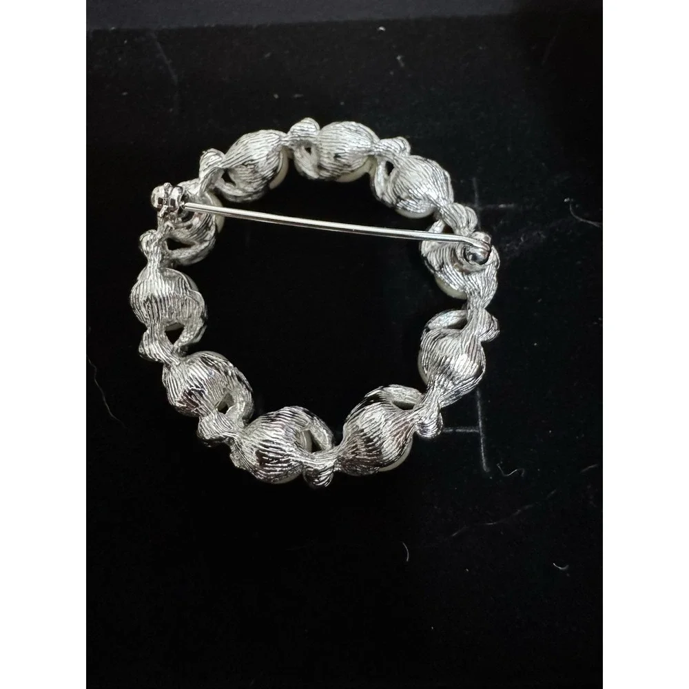 Vintage Jewelry Faux Pearl‎ Clear Rhinestones Leaves Pin Brooch. 1711